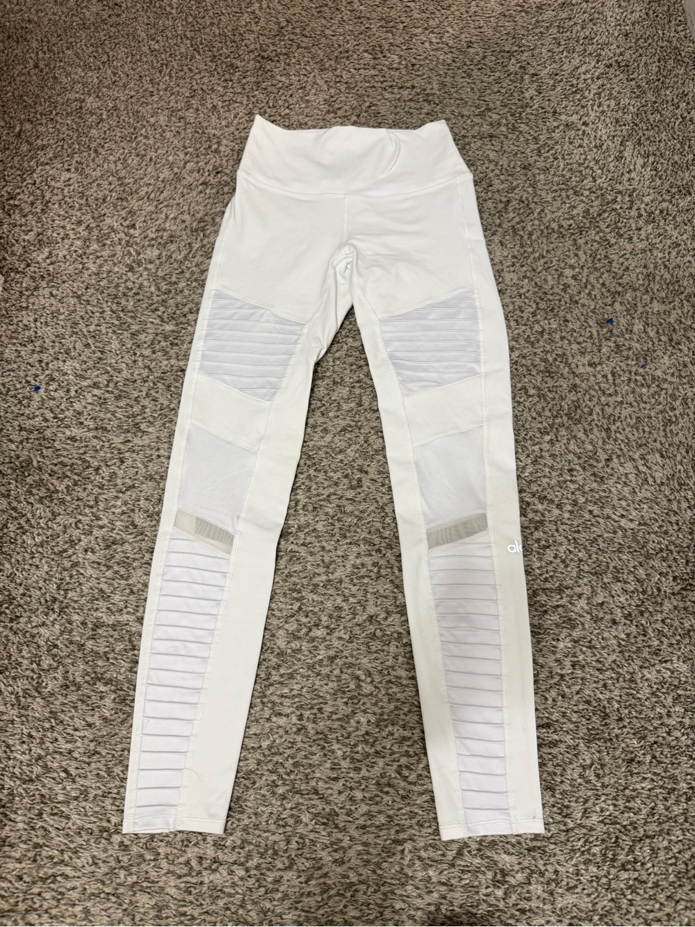 ALO Yoga White Moto Leggings – Size M